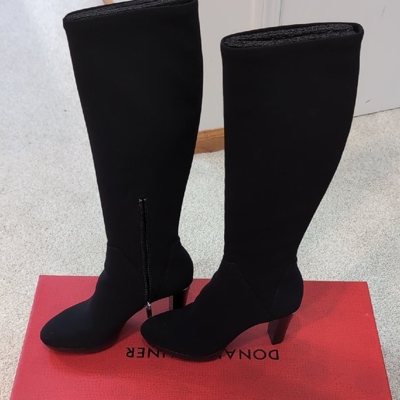 Donald J. Pliner Elegant Black Heeled Boots - Picture 3 of 11